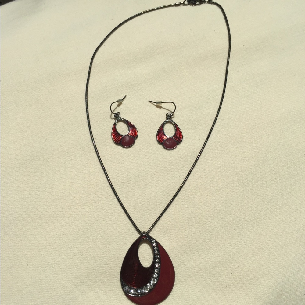 ⭐️SALE⭐️Necklace and Earring Set